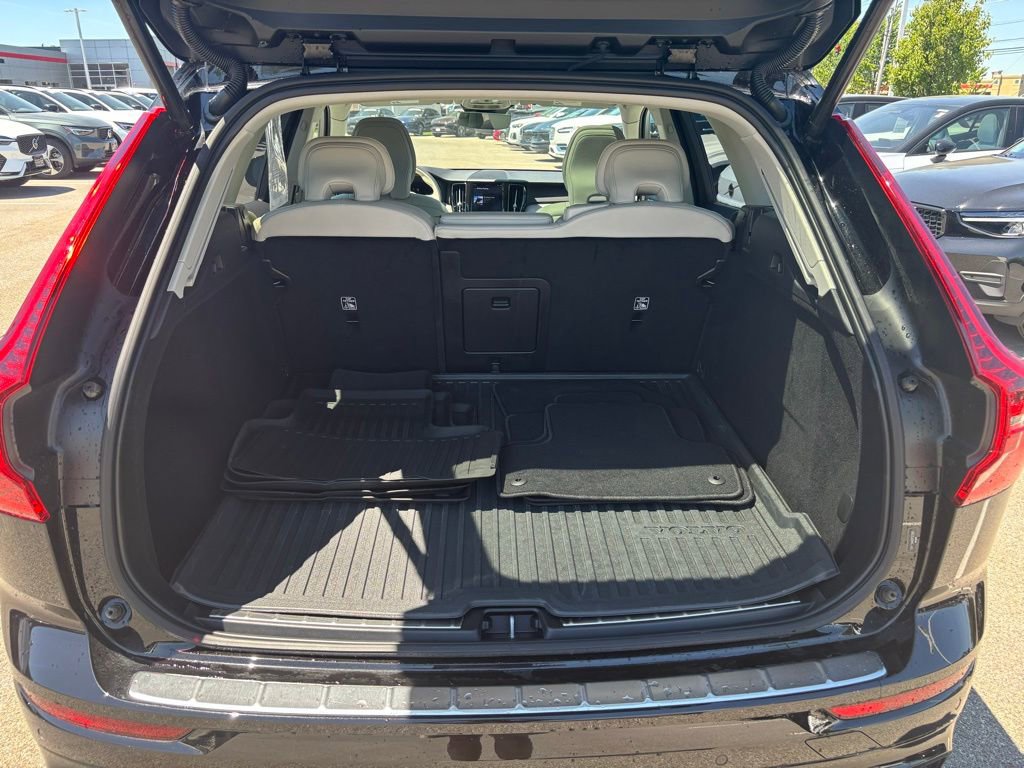 Used 2023 Volvo XC60 B5 Plus w/ Climate Package AWD/4WD image 25