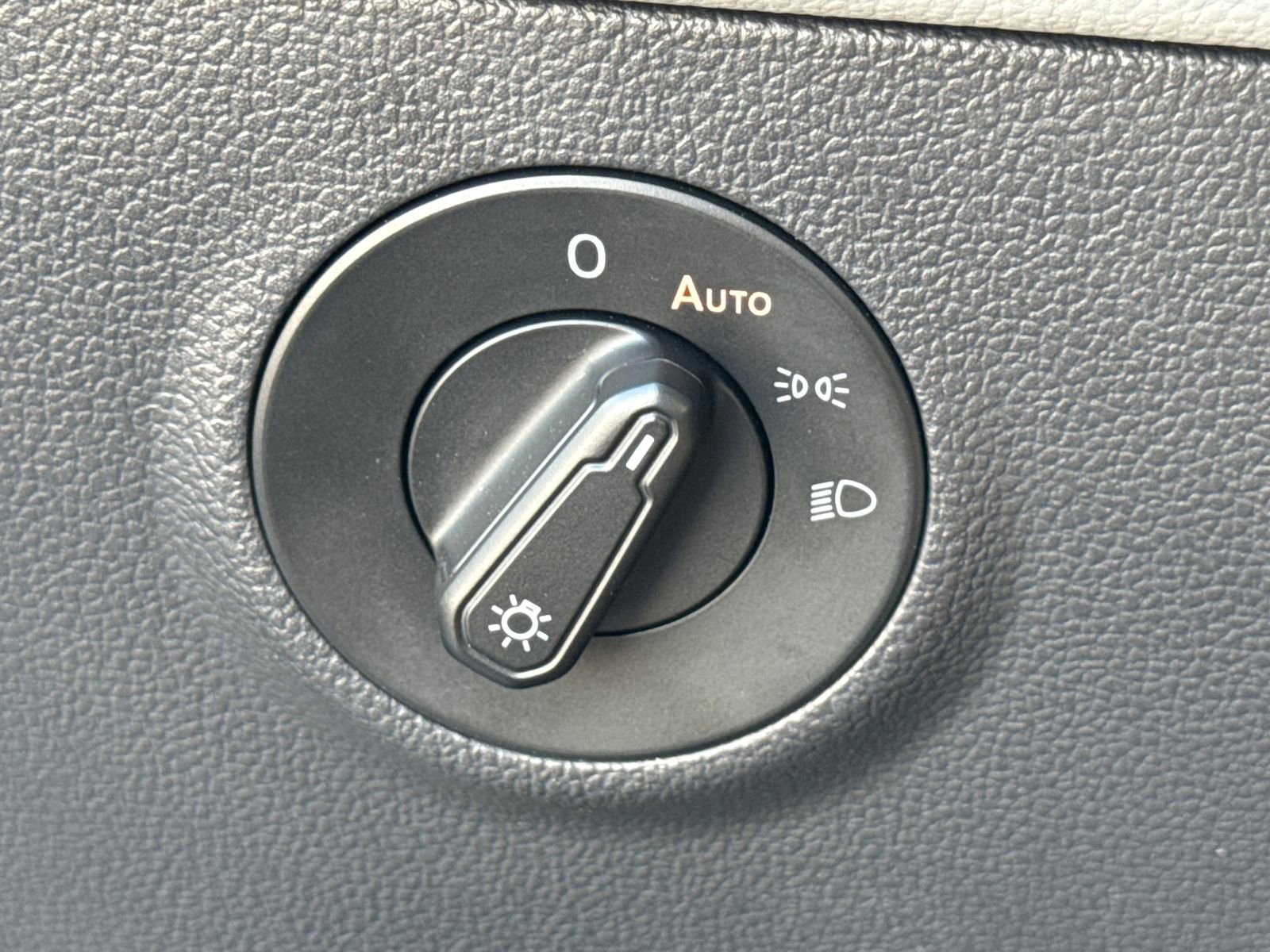 Certified 2023 Volkswagen Taos SE image 31