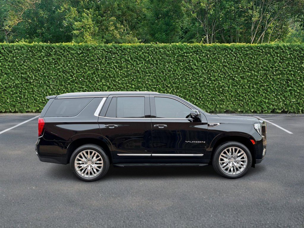 Used 2023 GMC Yukon SLT w/ SLT Luxury Package image 2
