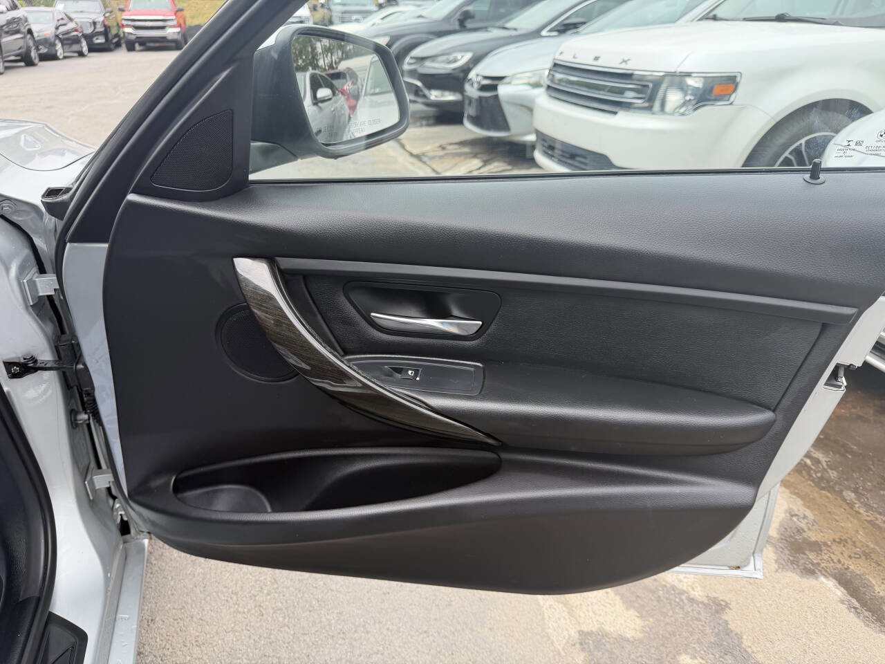 Used 2017 BMW 320i Sedan w/ Premium Package RWD image 28