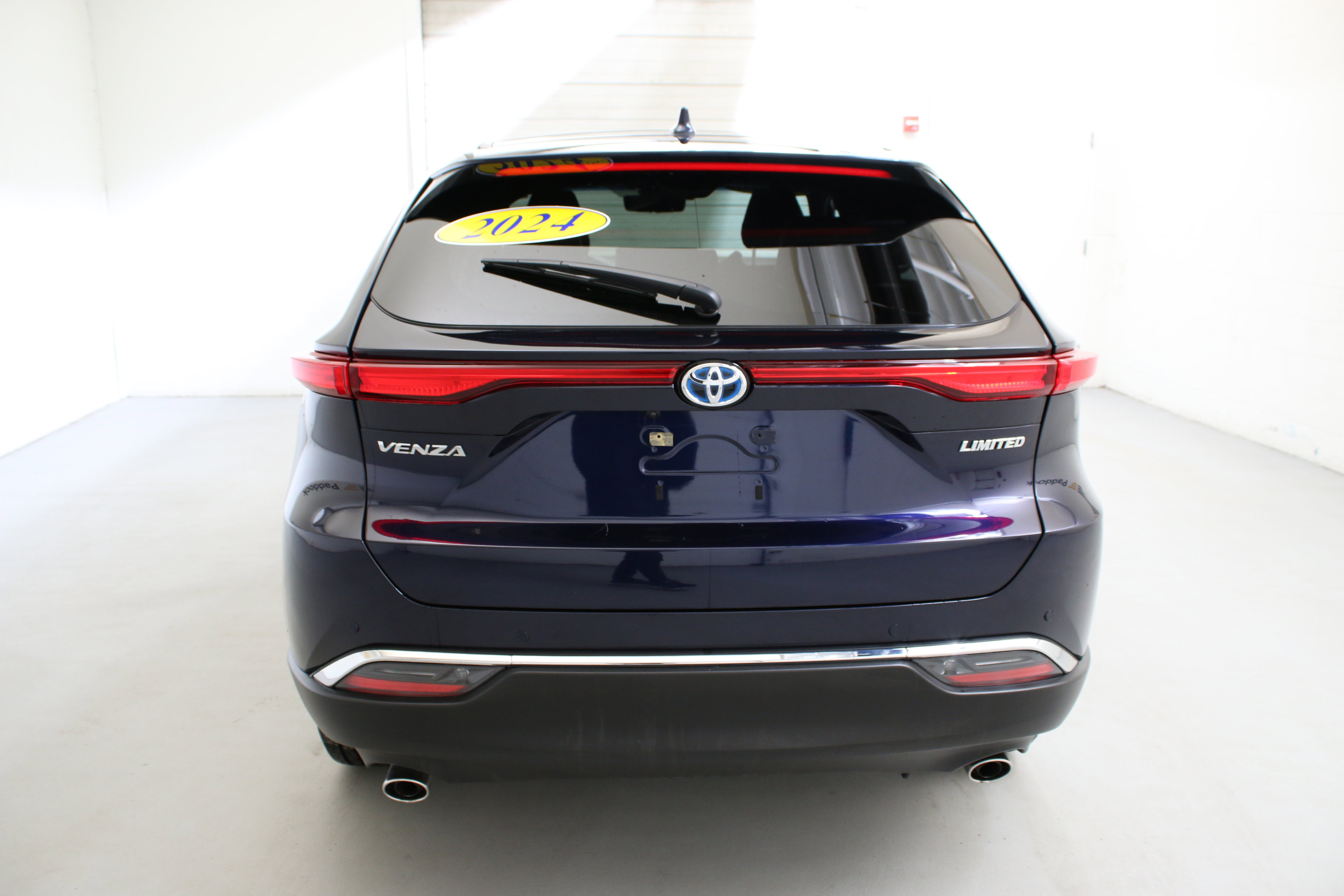 Used 2024 Toyota Venza Limited image 8