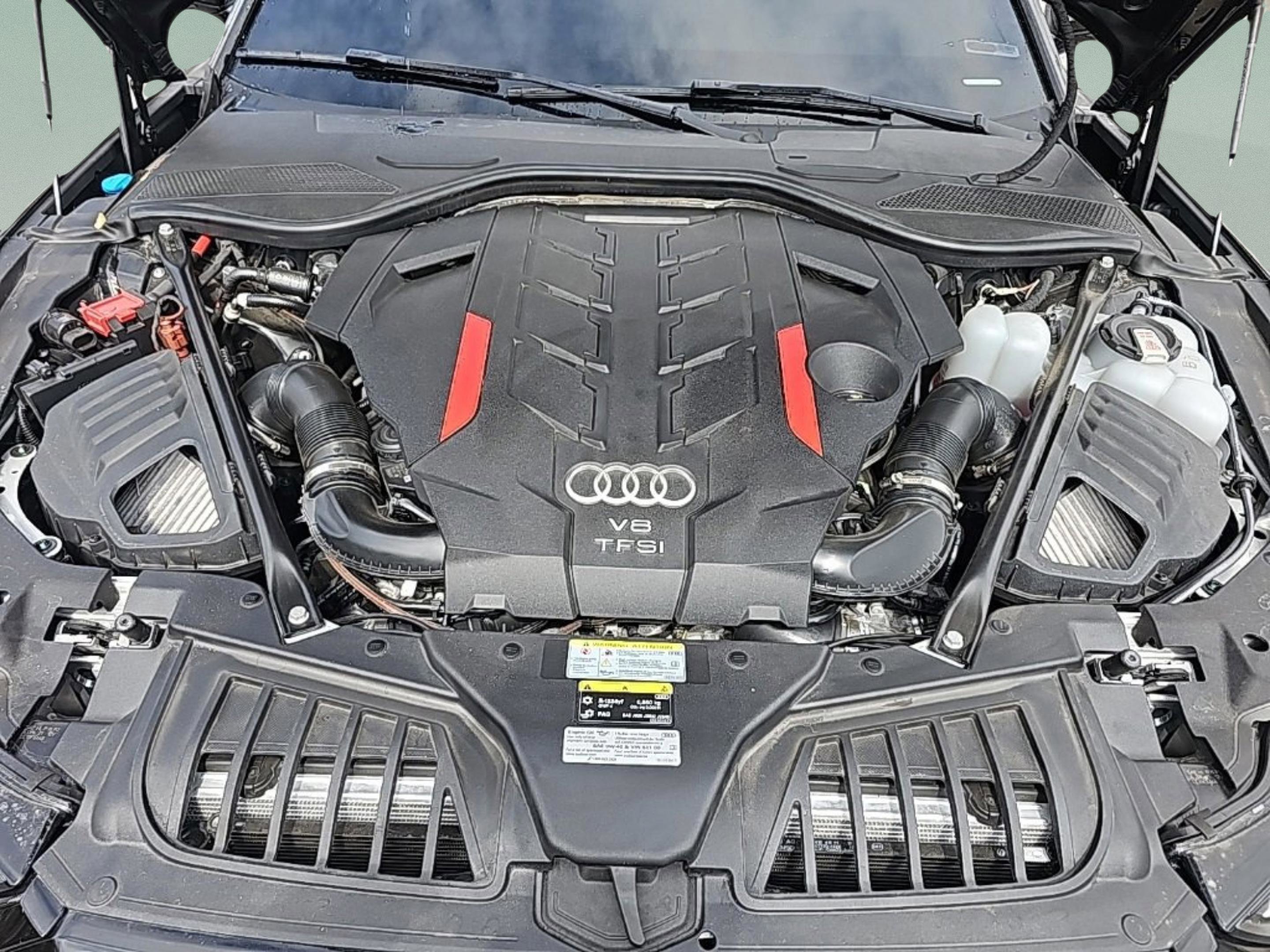 Used 2024 Audi S8 w/ S8 Comfort Plus Package AWD/4WD image 10
