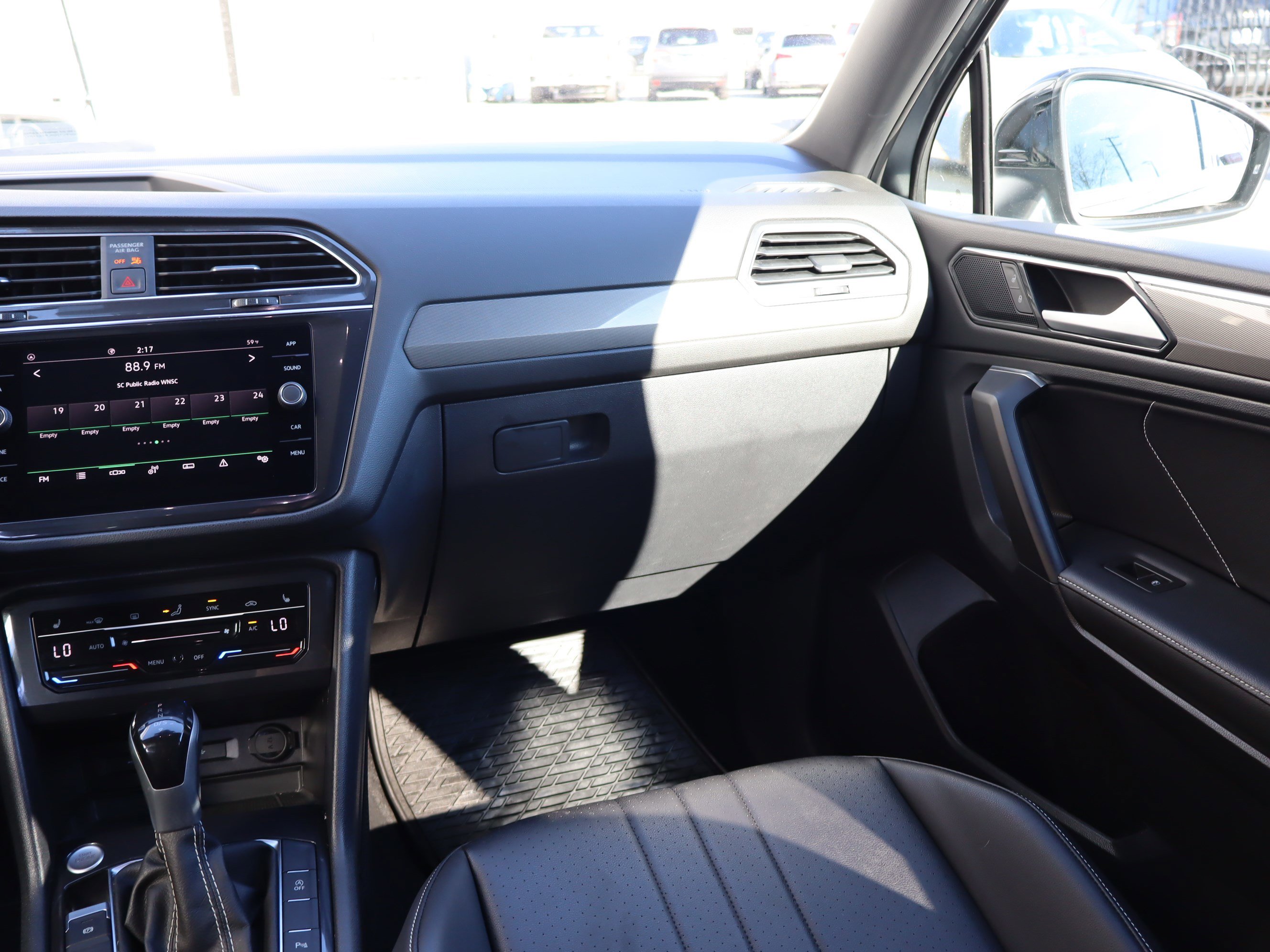 Used 2023 Volkswagen Tiguan SE R-Line image 13