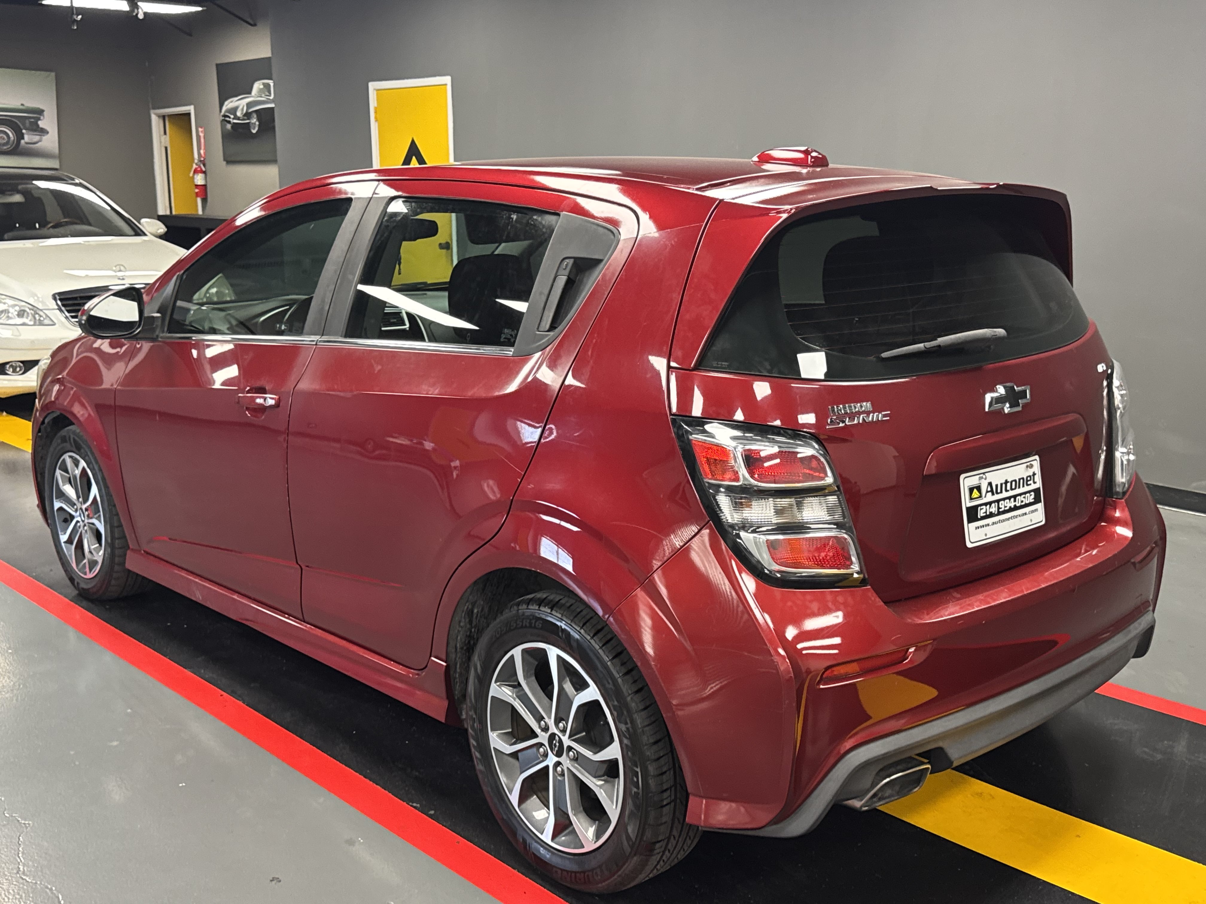 Used 2018 Chevrolet Sonic LT w/ Convenience Package FWD image 9
