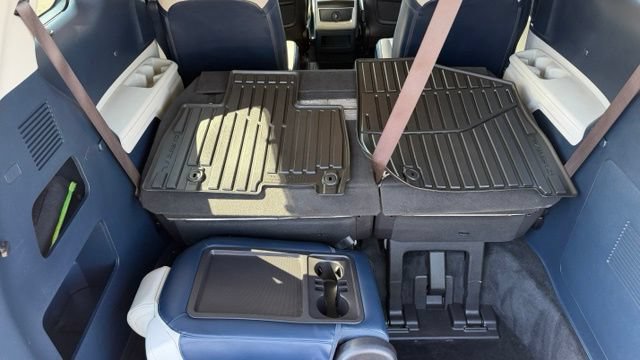 Used 2025 Kia Carnival EX FWD image 16