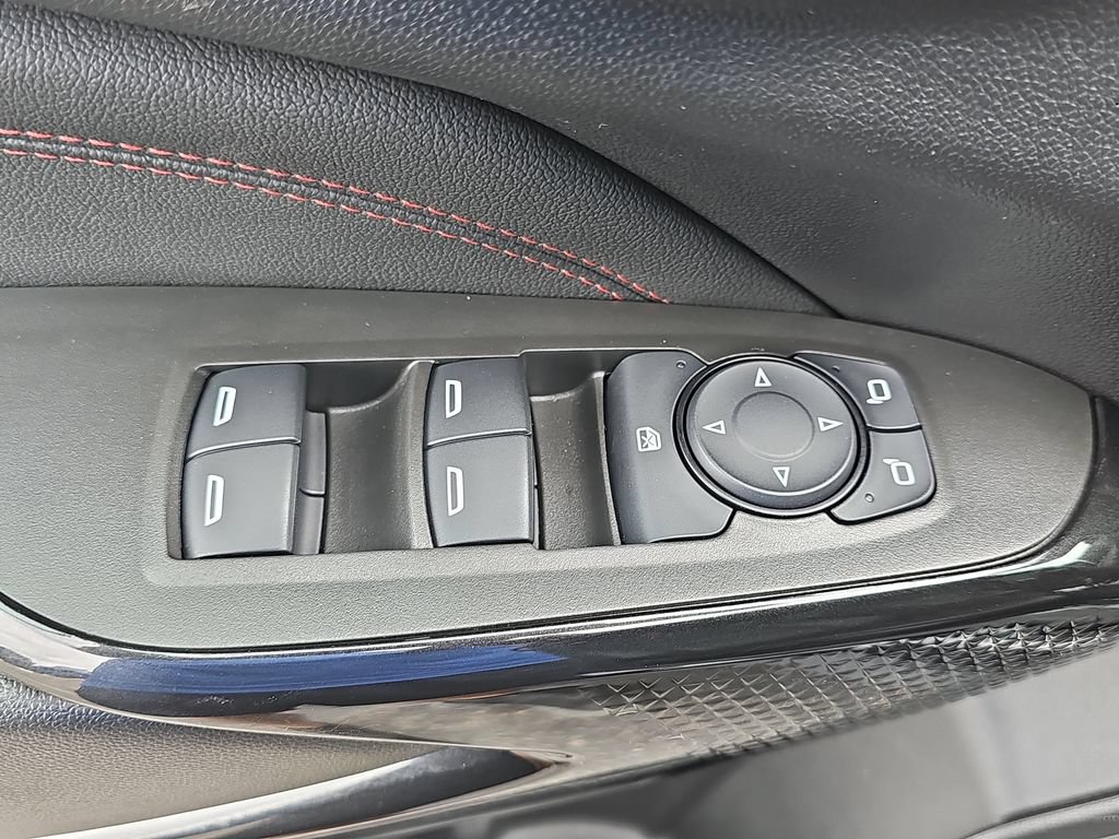Certified 2024 Chevrolet Trax RS FWD image 32