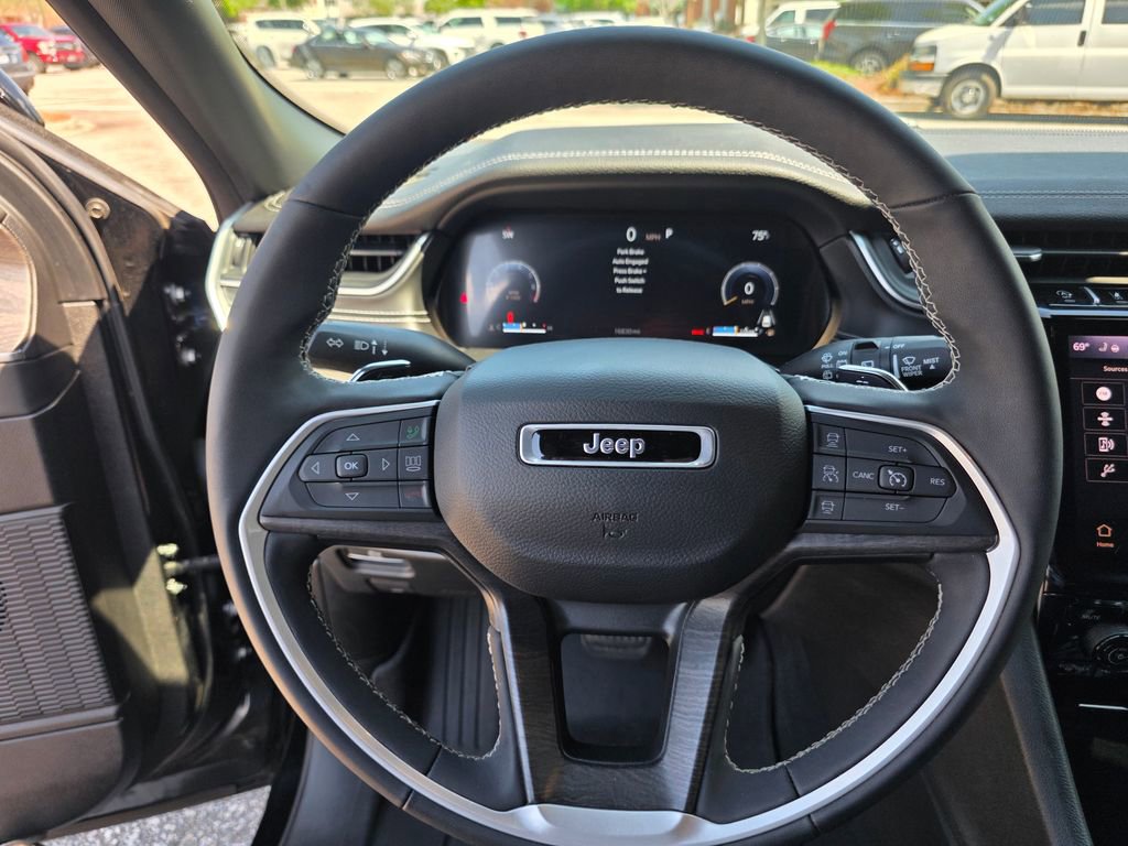 Used 2024 Jeep Grand Cherokee Limited w/ Black Appearance Package AWD/4WD image 20
