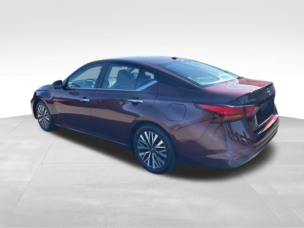 Used 2024 Nissan Altima 2.5 SV video 3