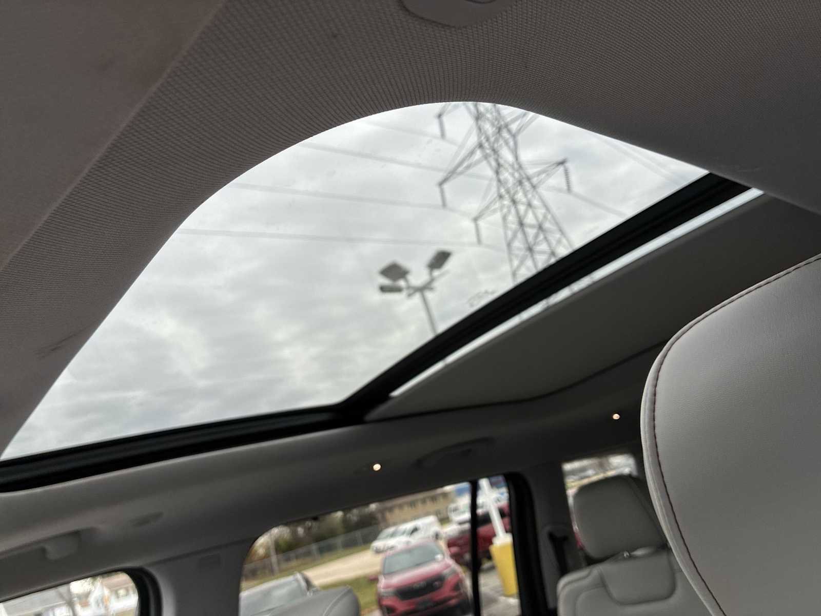 Used 2022 Jeep Grand Cherokee L Overland w/ Advanced Protech Group III image 19