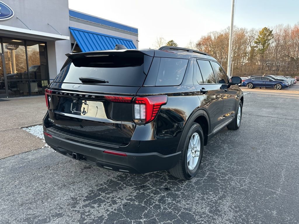 Used 2025 Ford Explorer Active image 3