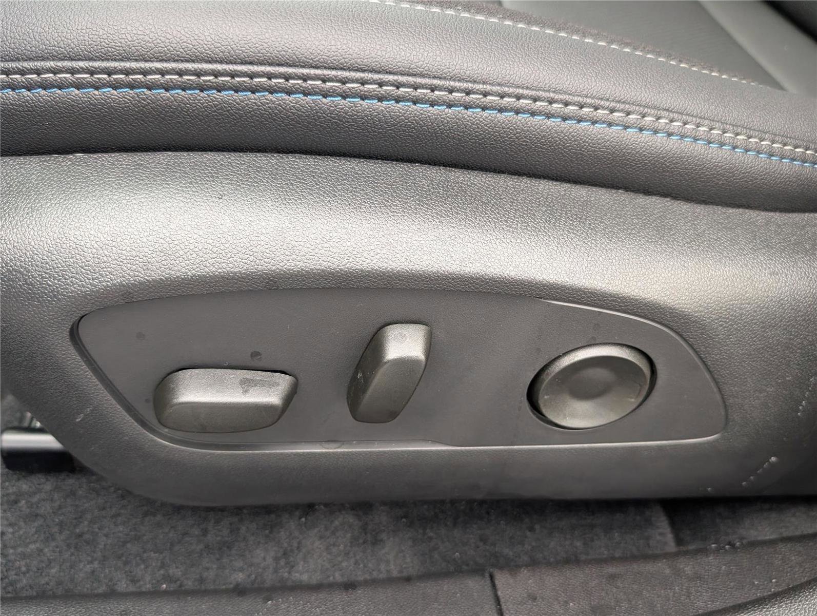 New 2026 Chevrolet Equinox EV LT w/ LPO, Tech Bronze Package image 16