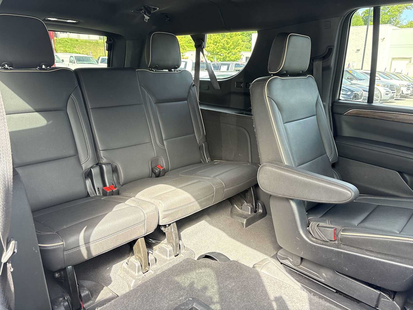 Used 2022 Chevrolet Suburban Premier AWD/4WD image 27