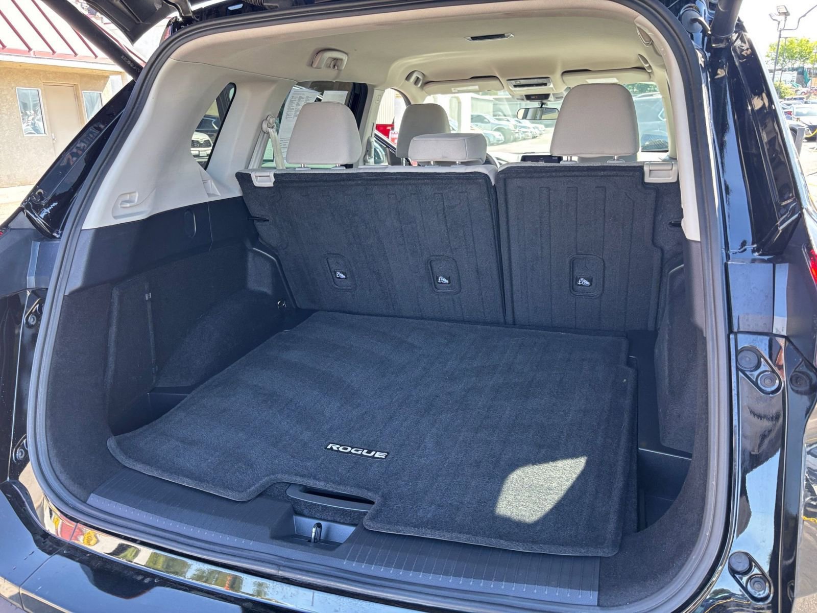 Used 2025 Nissan Rogue SV AWD/4WD image 33