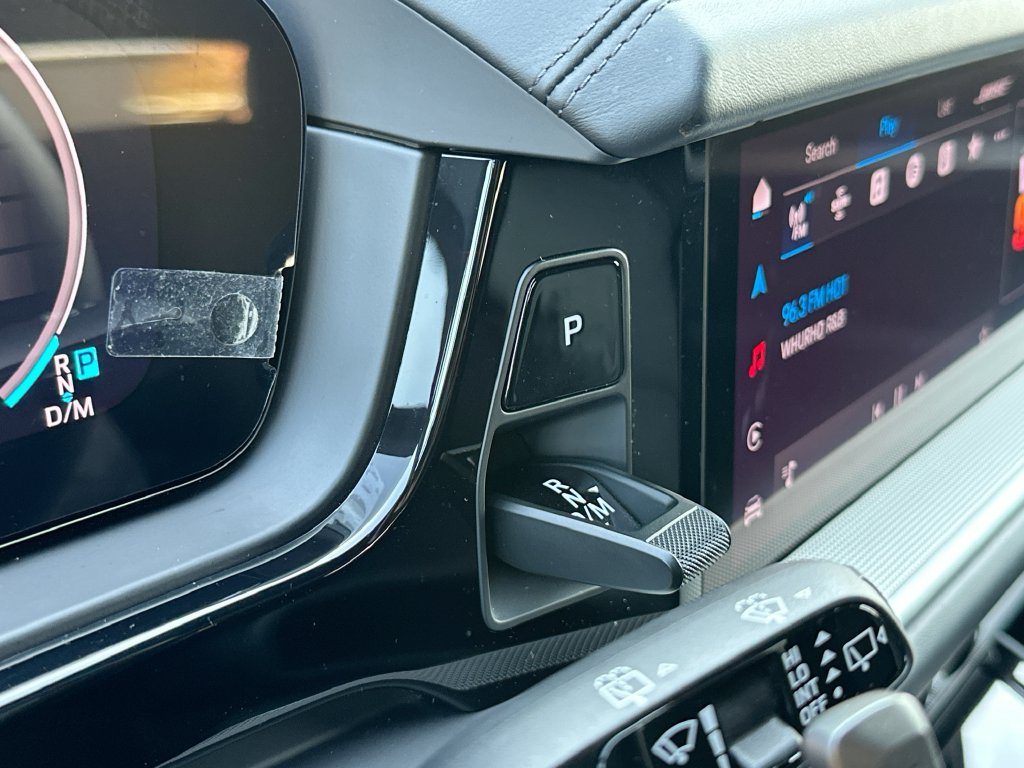 Certified 2025 Porsche Cayenne AWD/4WD image 19