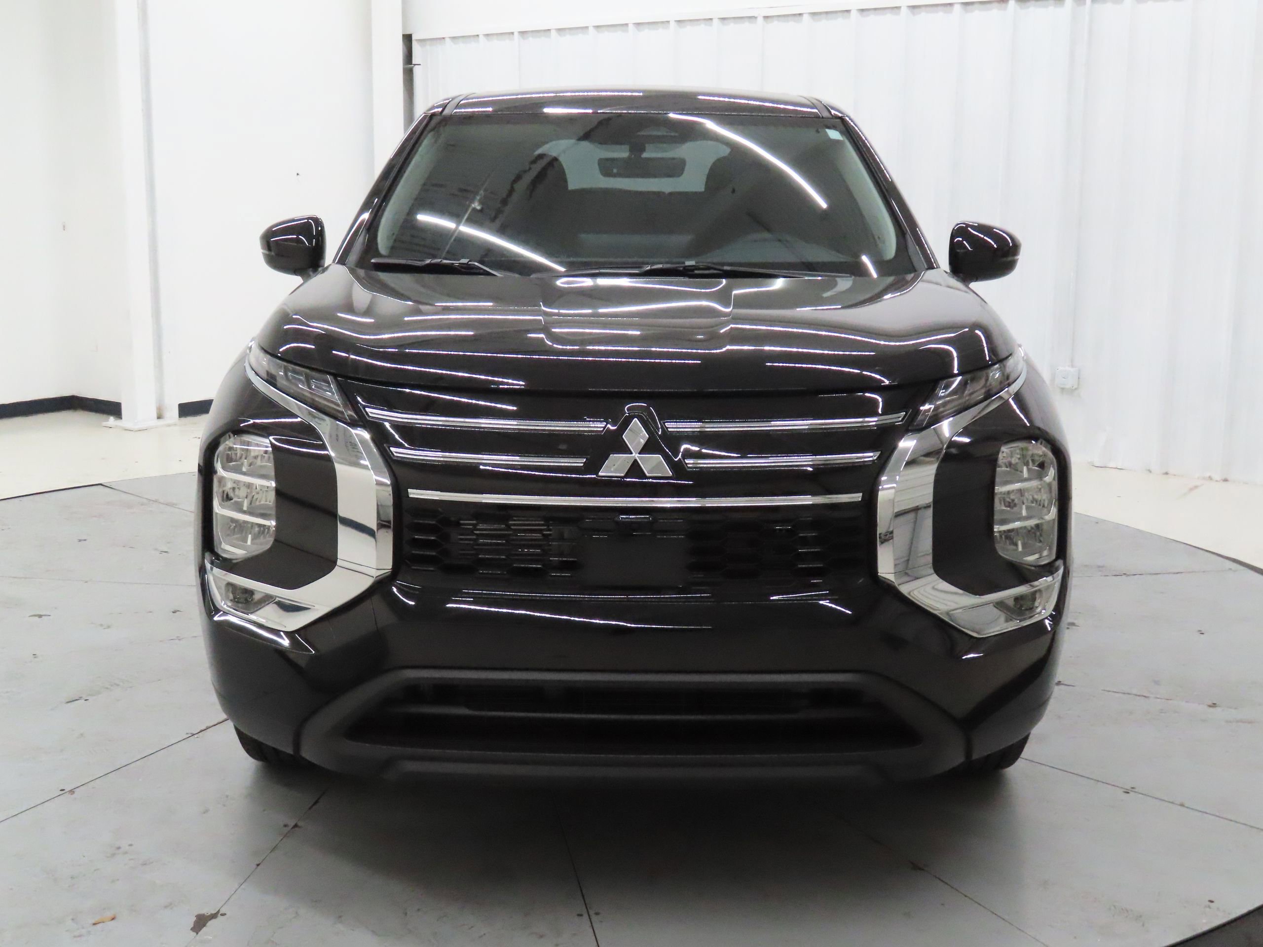 New 2026 Mitsubishi Outlander ES image 8