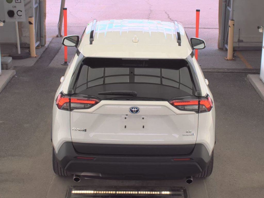 Used 2024 Toyota RAV4 LE AWD/4WD image 4