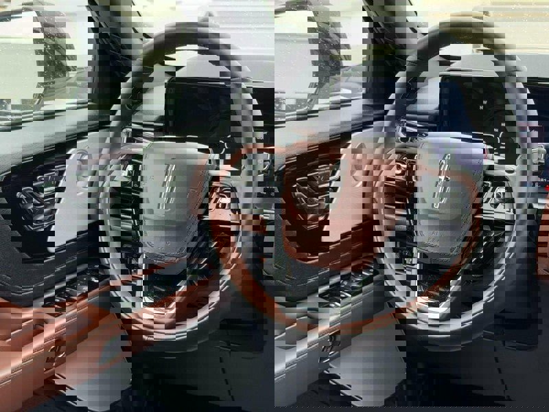 Used 2025 Lincoln Aviator Reserve w/ Equipment Group 201A image 13