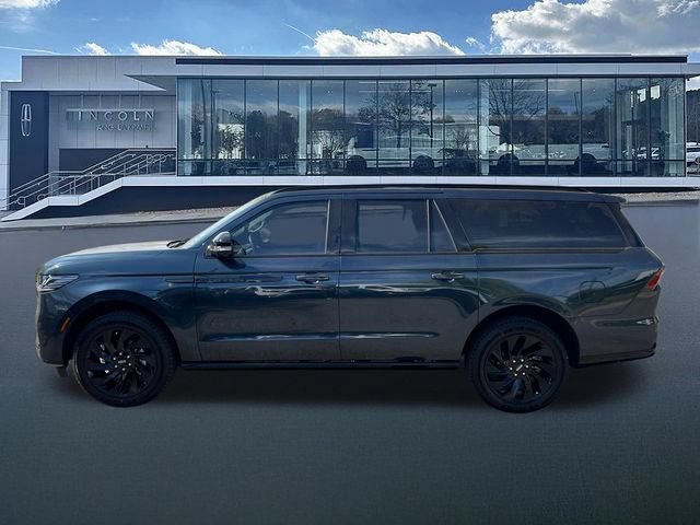 New 2026 Lincoln Navigator L Reserve w/ Jet Appearance Package AWD/4WD image 4