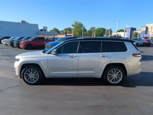 Used 2022 Jeep Grand Cherokee L Summit w/ Luxury Tech Group V AWD/4WD image 3