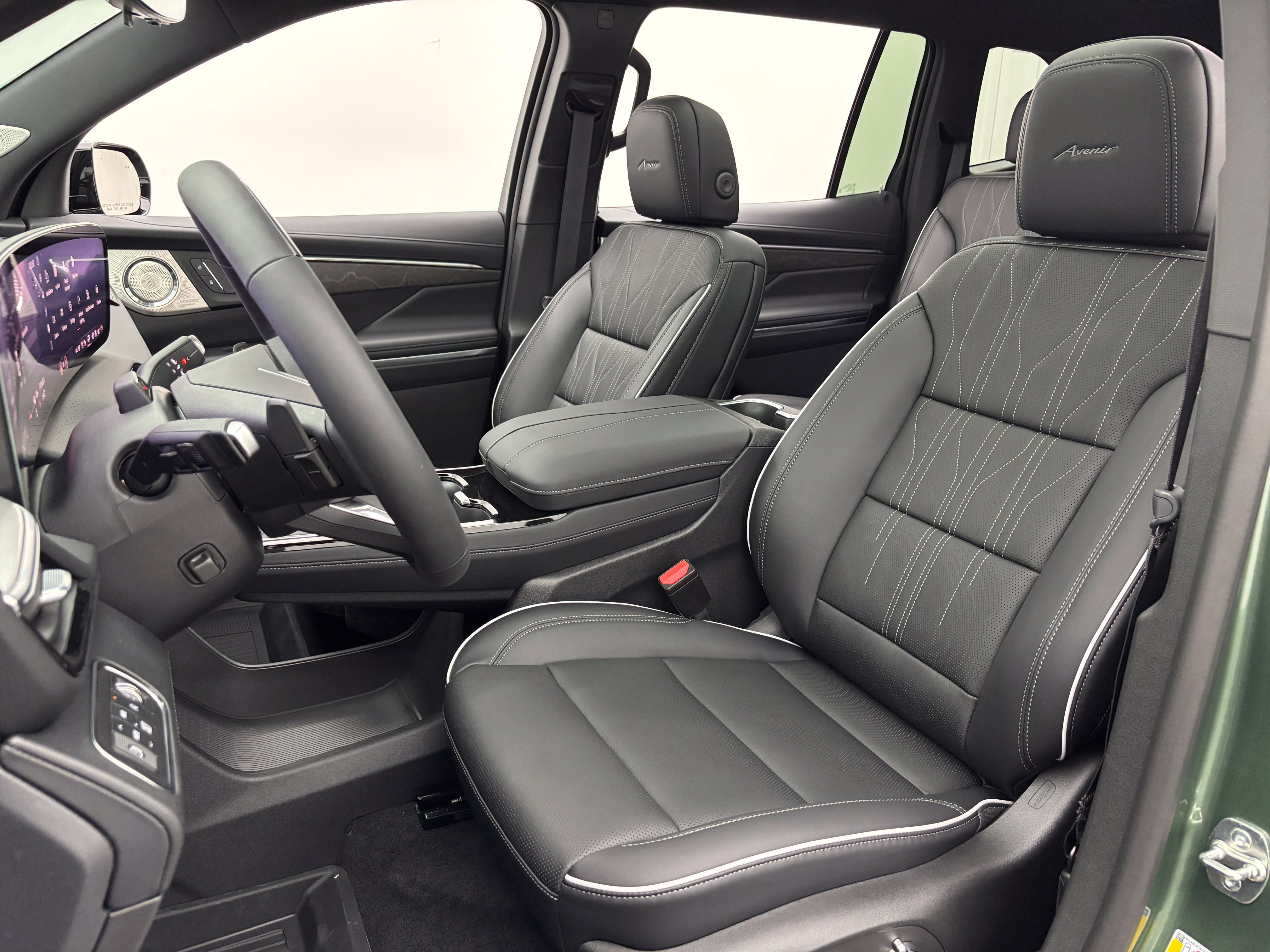 New 2027 Buick Enclave Avenir w/ LPO, Floor Liner Package AWD/4WD image 22