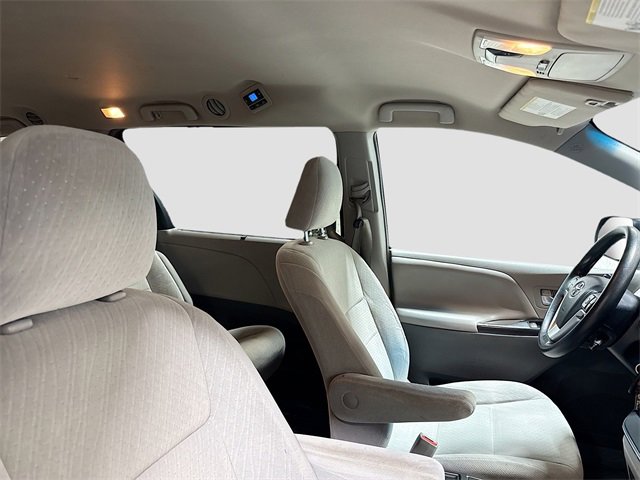 Used 2016 Toyota Sienna LE image 28