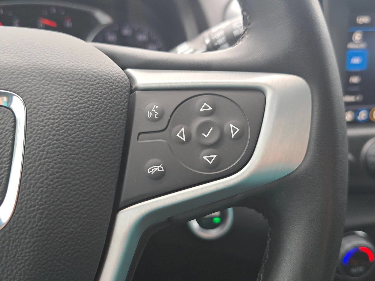 Used 2023 GMC Terrain SLT image 25