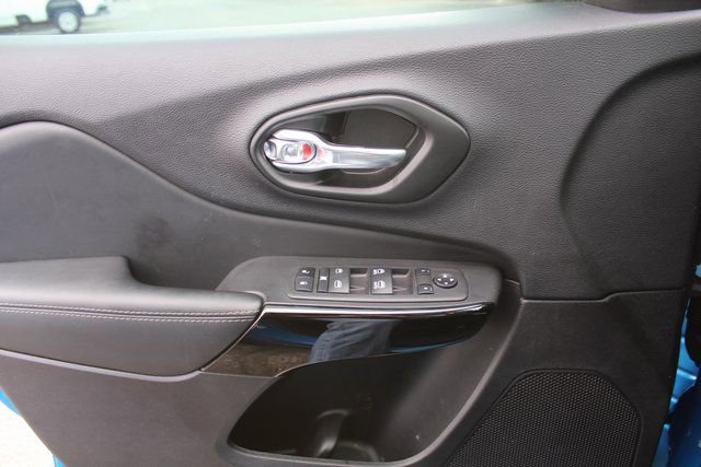 Used 2023 Jeep Cherokee Altitude Lux image 35