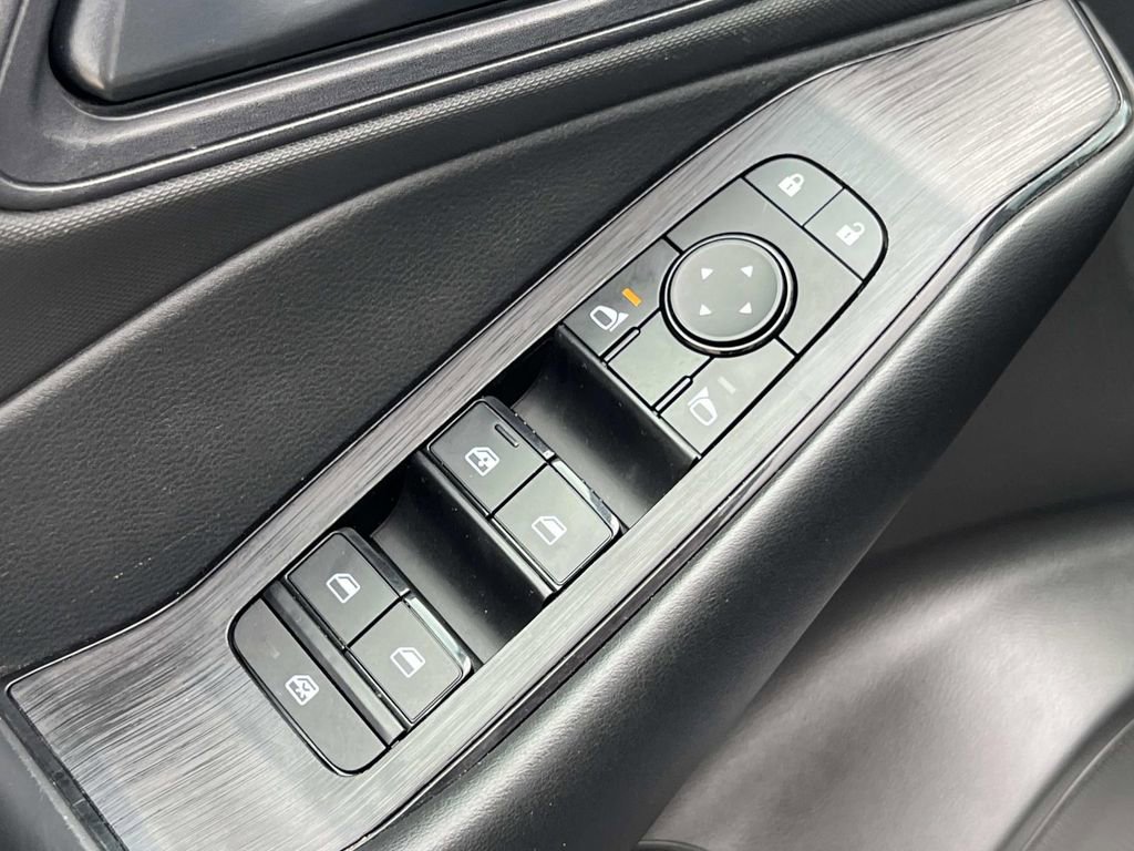 Used 2024 Nissan Rogue S image 12