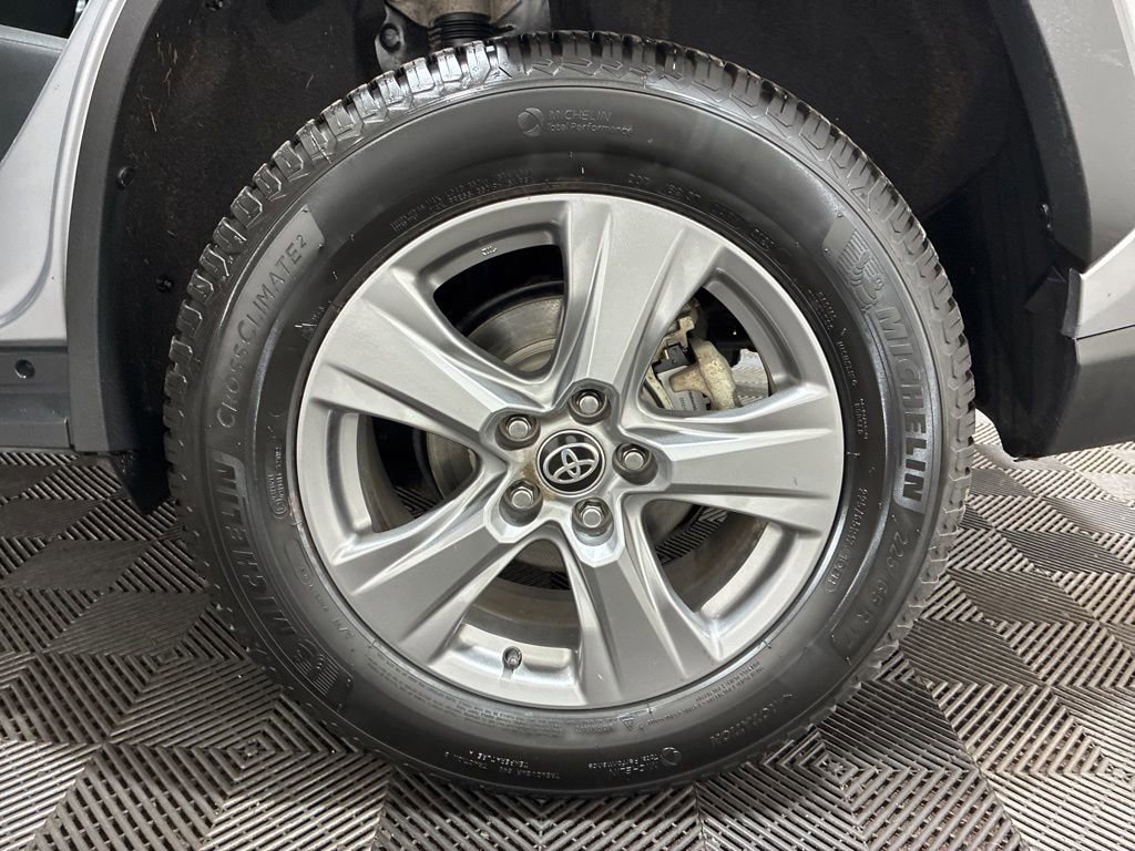 Used 2023 Toyota RAV4 XLE AWD/4WD image 34