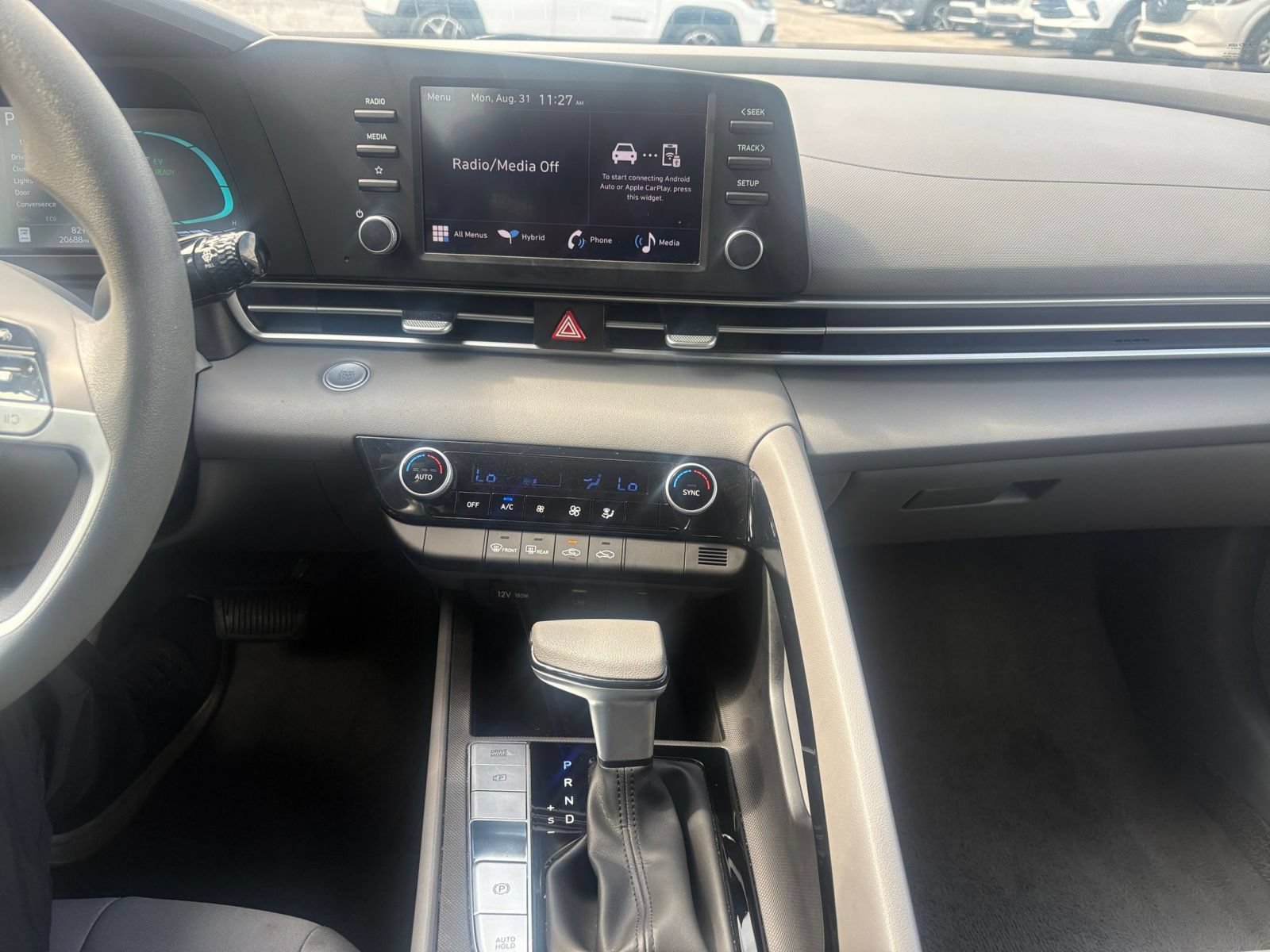 Used 2026 Hyundai Elantra Hybrid FWD image 16