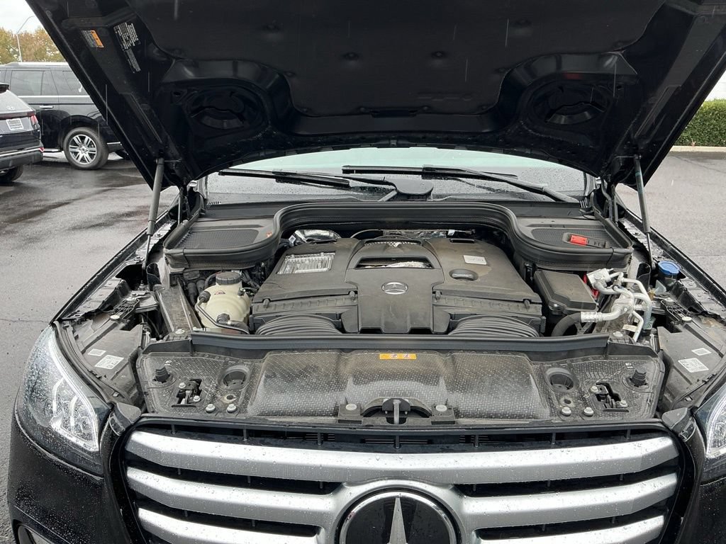 Used 2025 Mercedes-Benz GLS 580 4MATIC image 35