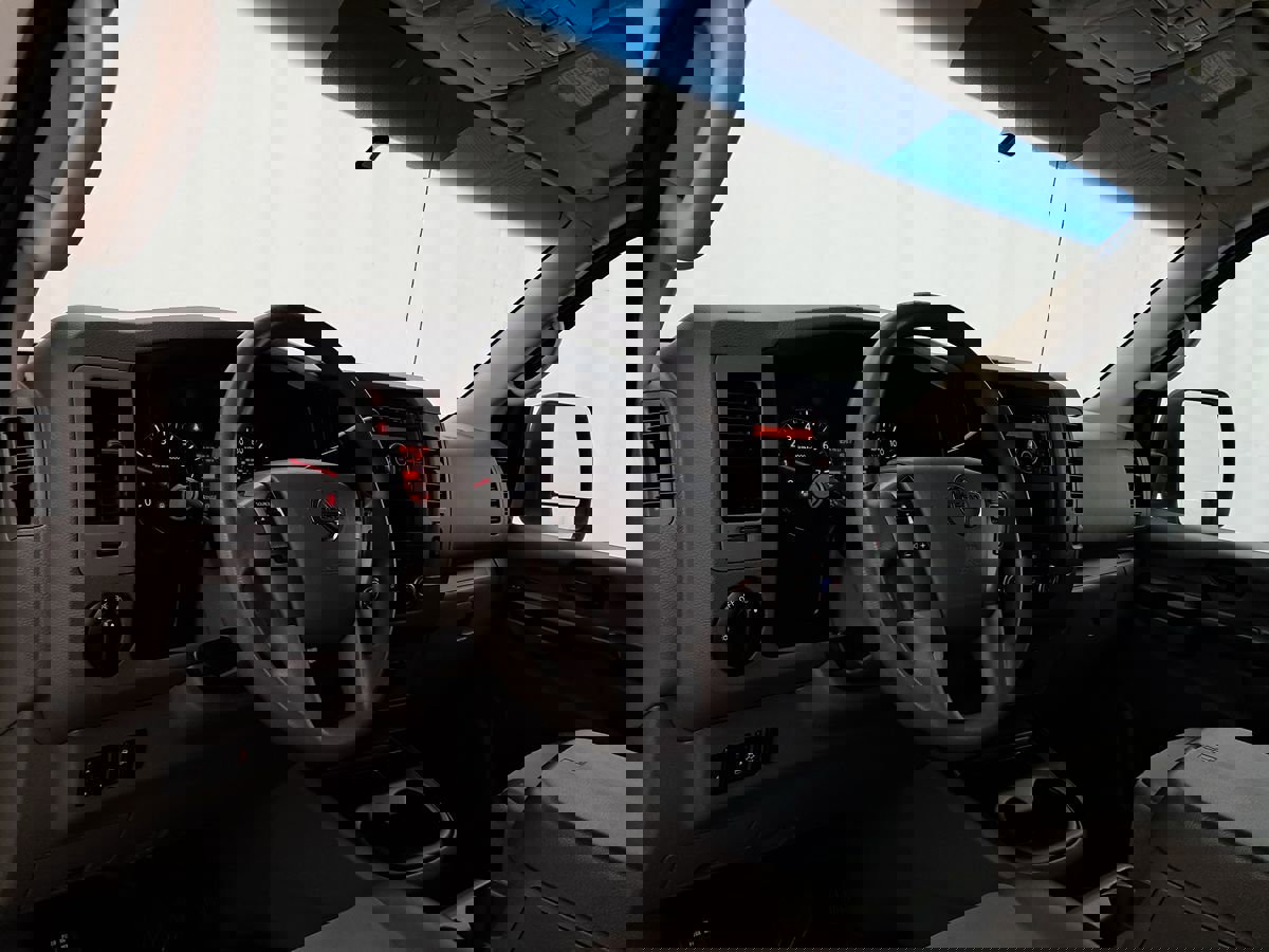 Used 2015 Nissan NV 2500 SV image 15