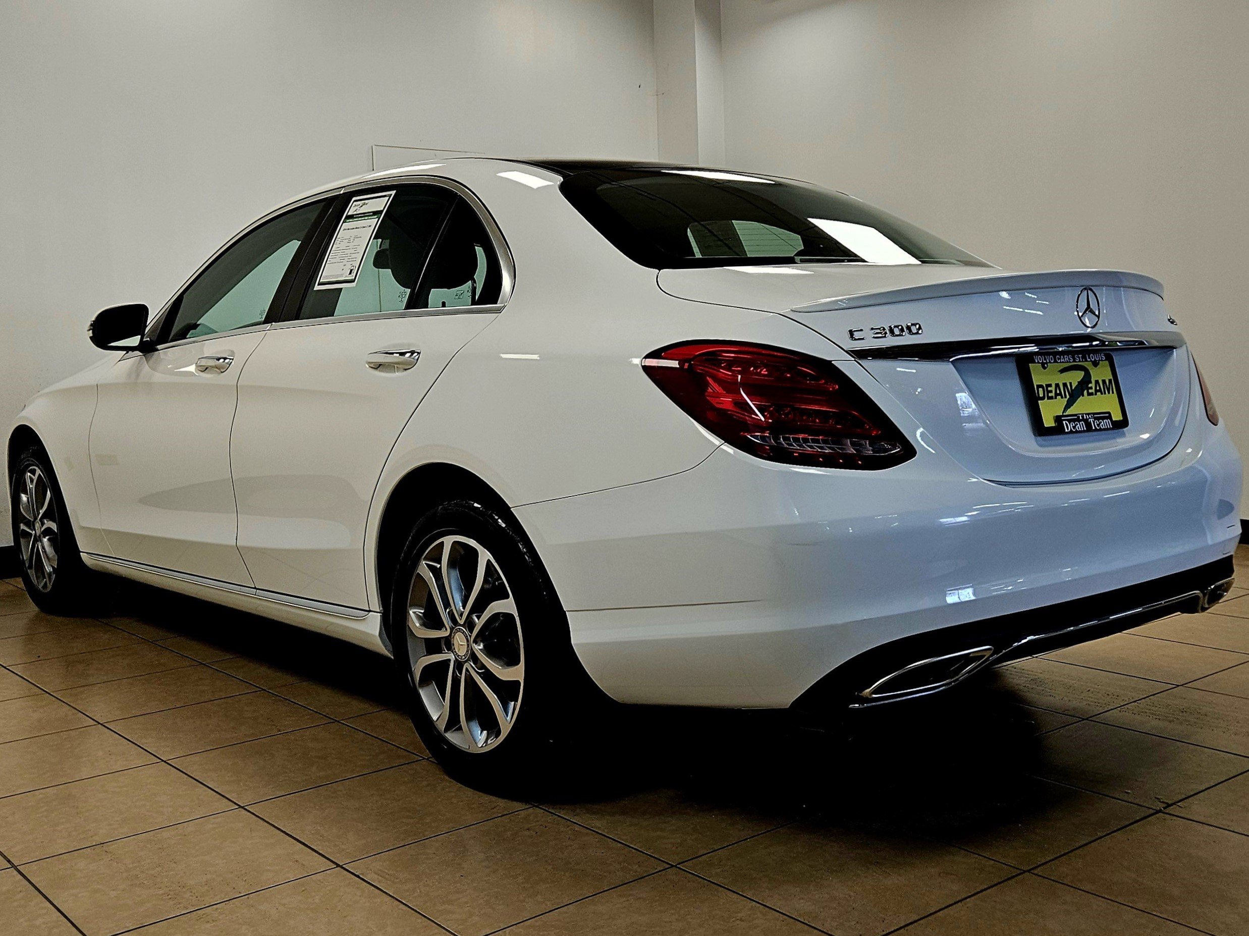 Used 2016 Mercedes-Benz C 300 4MATIC Sedan image 4