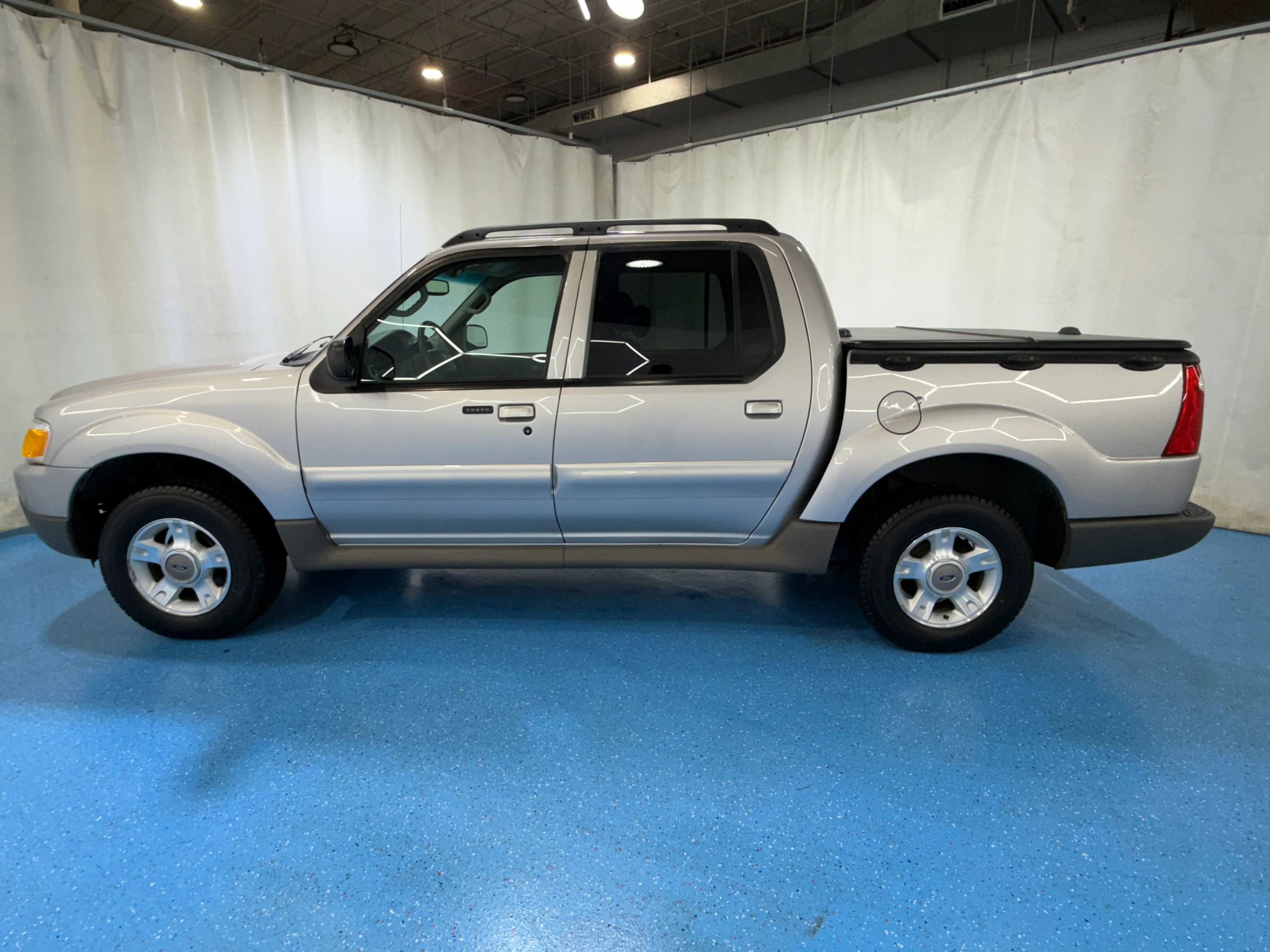 Used 2003 Ford Explorer Sport Trac XLT image 4