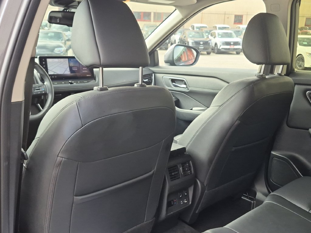 Certified 2025 Nissan Rogue Platinum w/ Platinum Premium Package AWD/4WD image 26