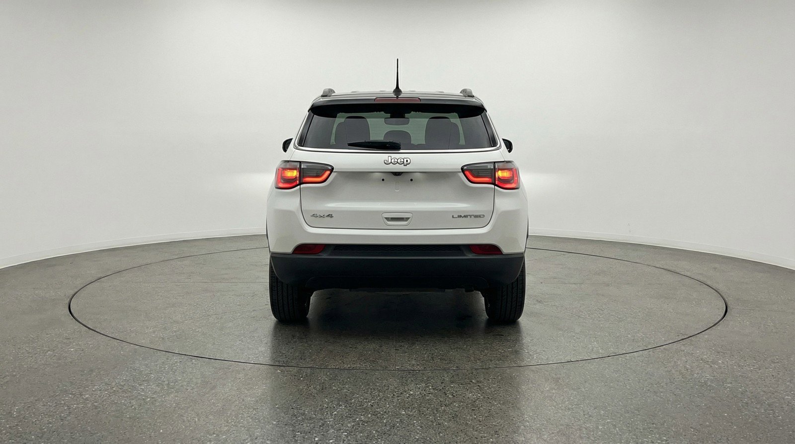 Used 2025 Jeep Compass Limited image 7