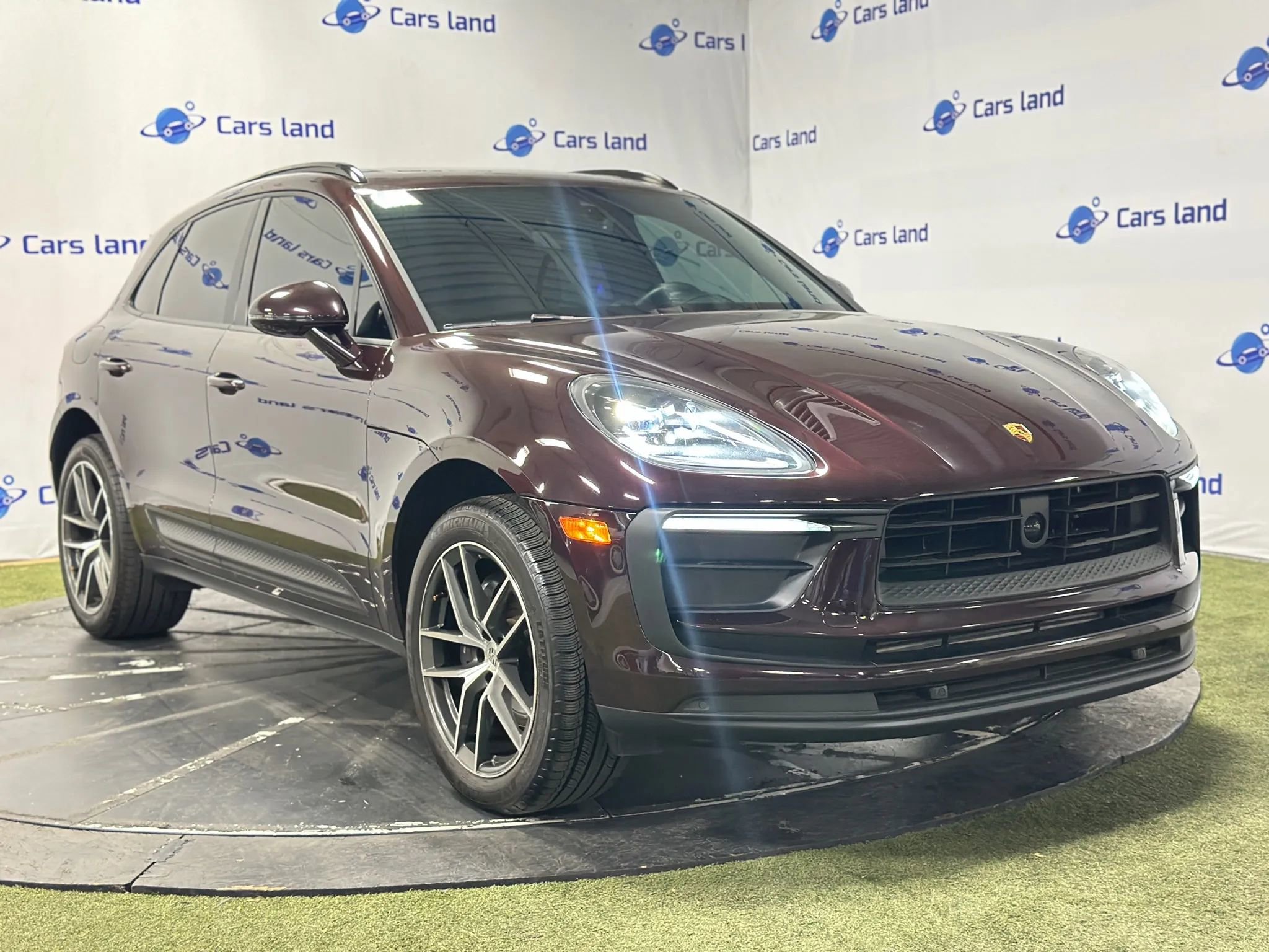 Used 2024 Porsche Macan image 1