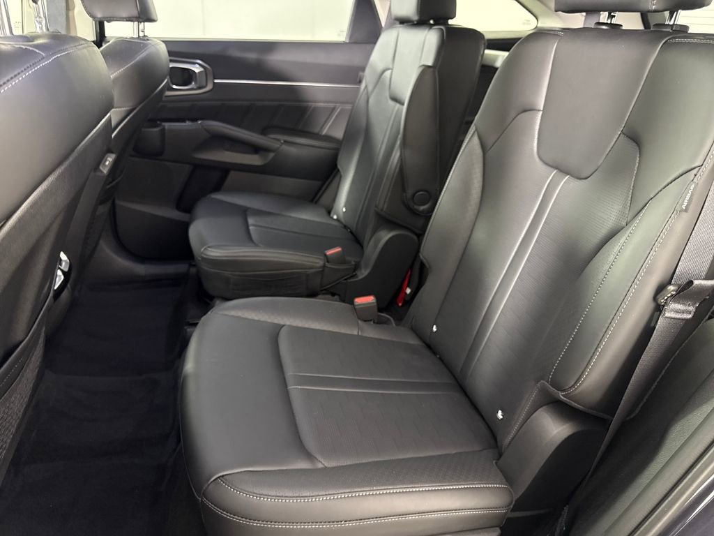 Used 2025 Kia Sorento SX image 13