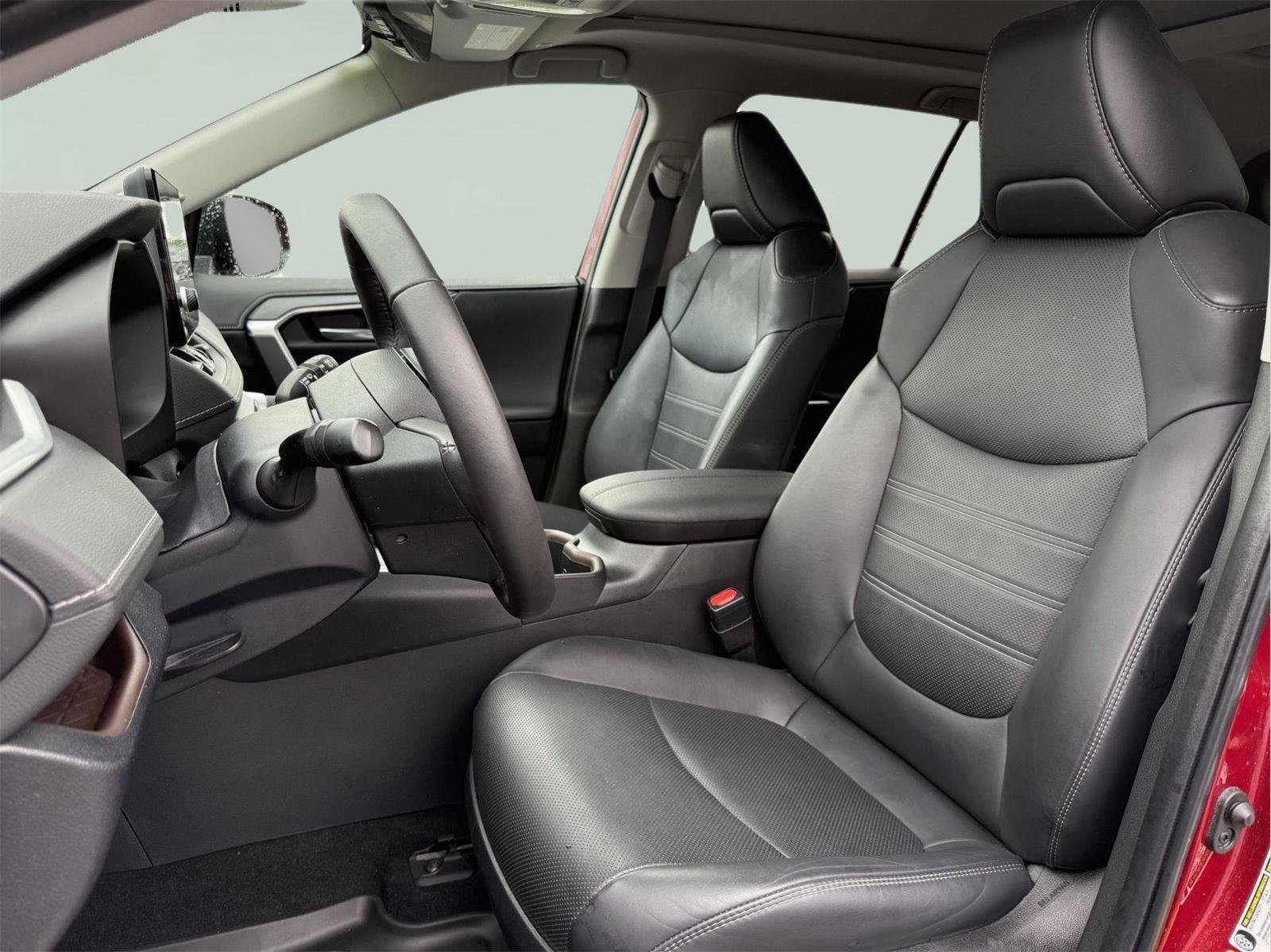 Used 2023 Toyota RAV4 Limited image 12