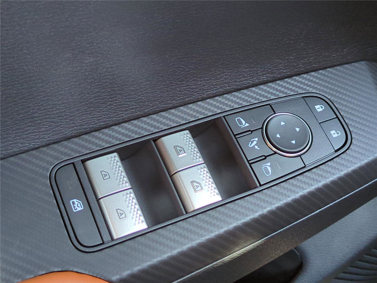 New 2025 Mitsubishi Outlander SEL image 30