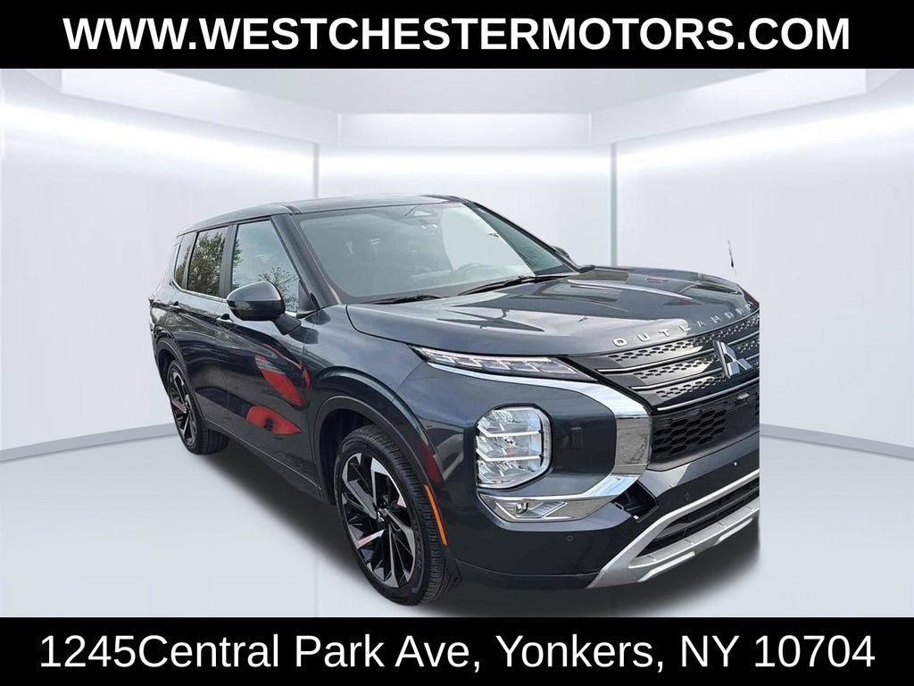 Used 2024 Mitsubishi Outlander SE Black Edition AWD/4WD image 3
