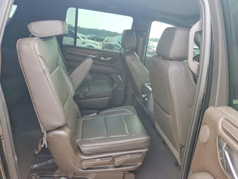 Used 2021 GMC Yukon XL Denali w/ Advanced Technology Package image 11