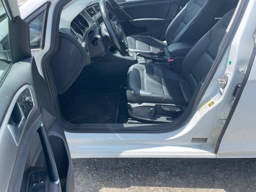 Used 2017 Volkswagen Golf SE FWD image 10