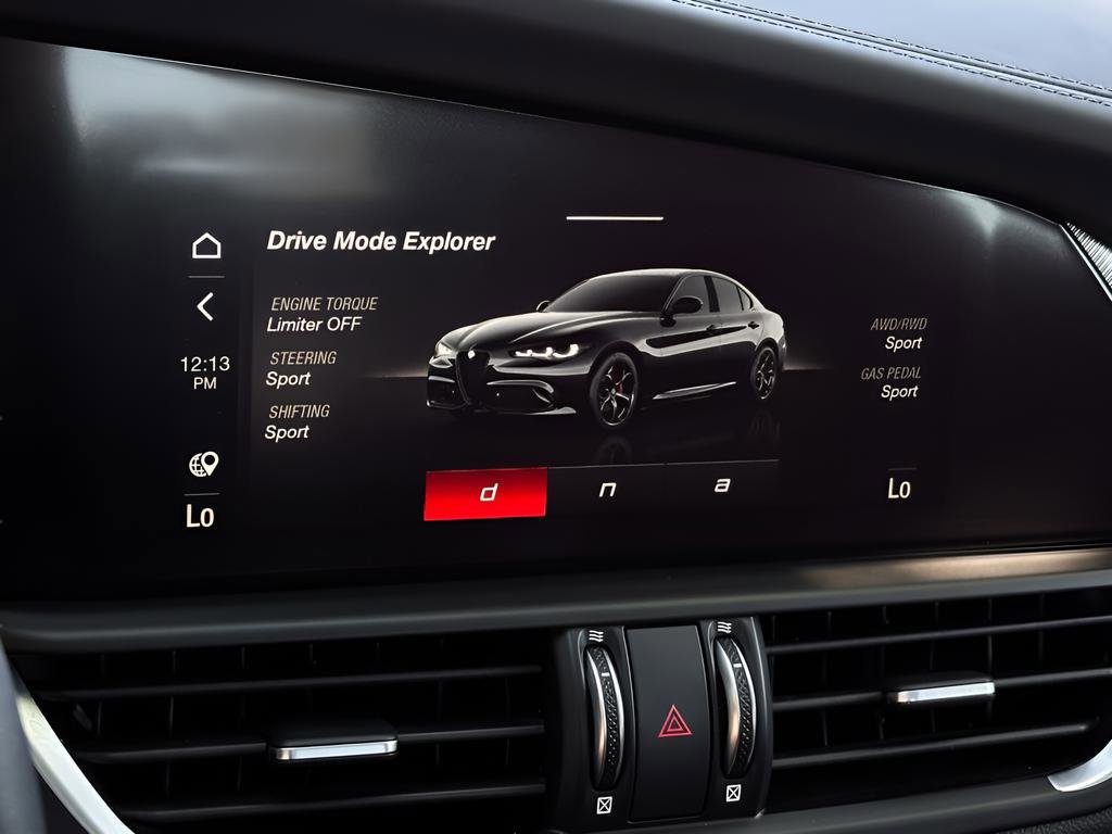 Used 2024 Alfa Romeo Giulia Veloce image 11