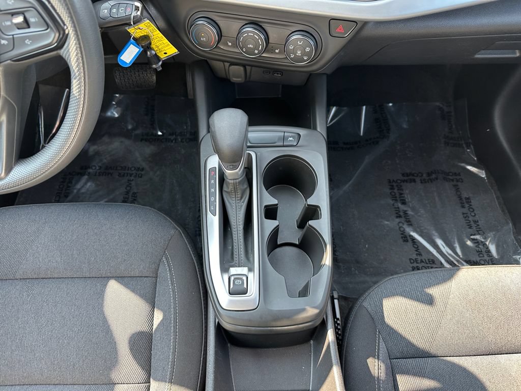 Used 2025 Chevrolet Trax LS w/ LS Convenience Package FWD image 11