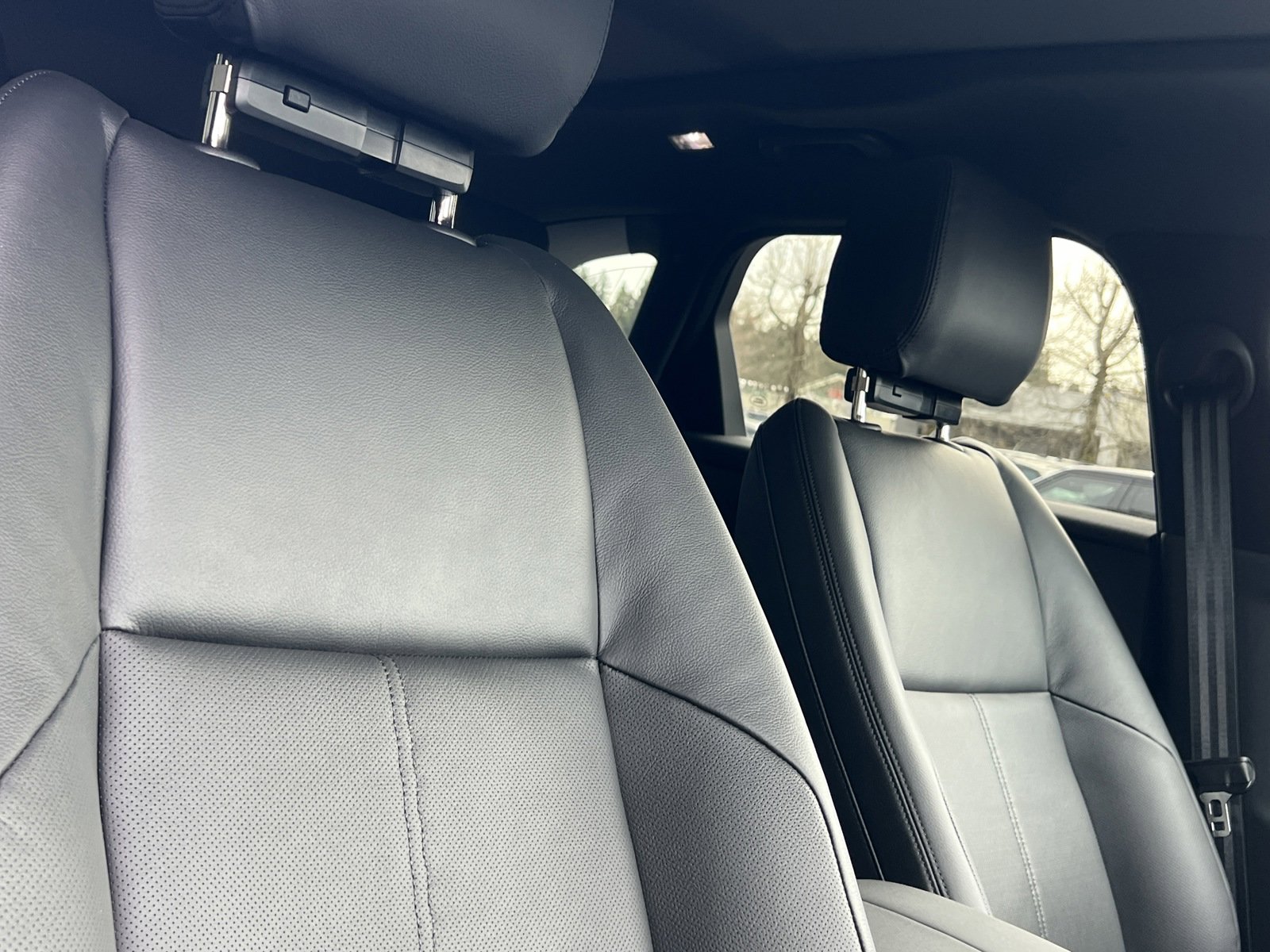 New 2025 Land Rover Range Rover Velar Dynamic SE image 10