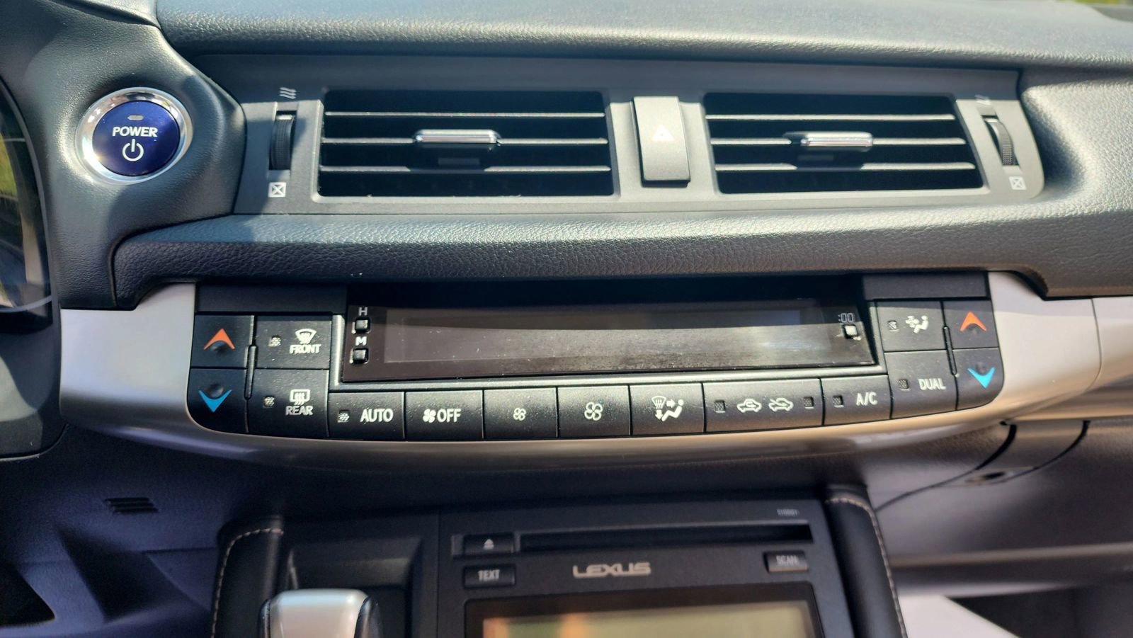 Used 2015 Lexus CT 200h image 15