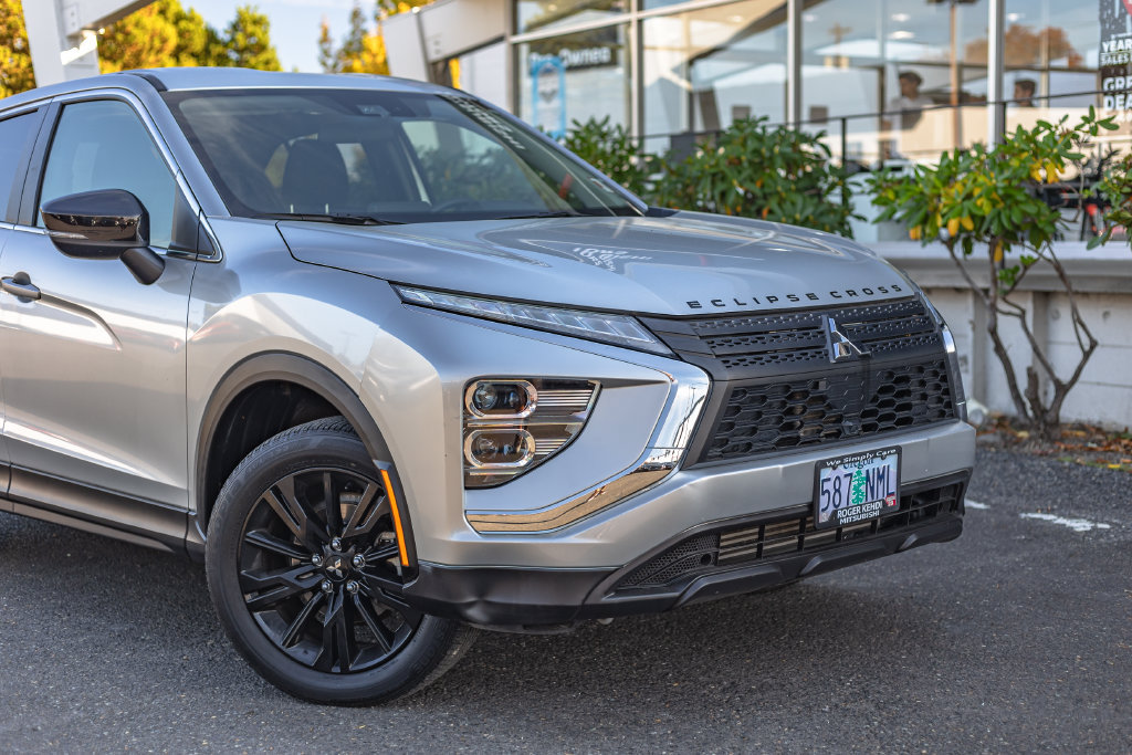 Used 2023 Mitsubishi Eclipse Cross LE AWD/4WD image 3