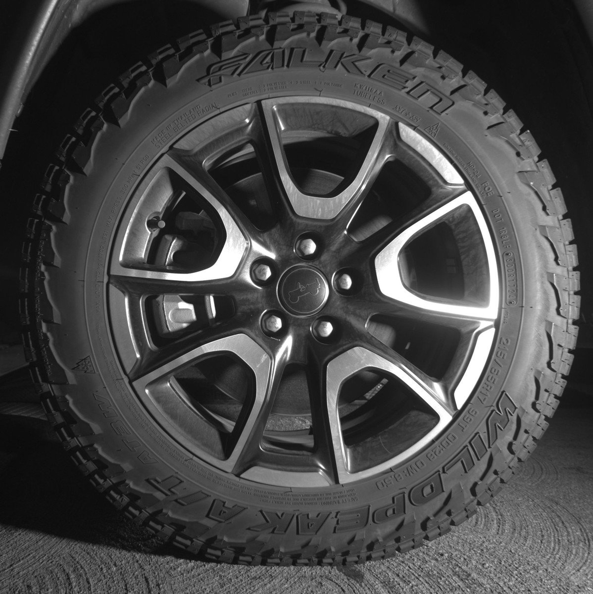 Used 2025 Jeep Compass Trailhawk image 12