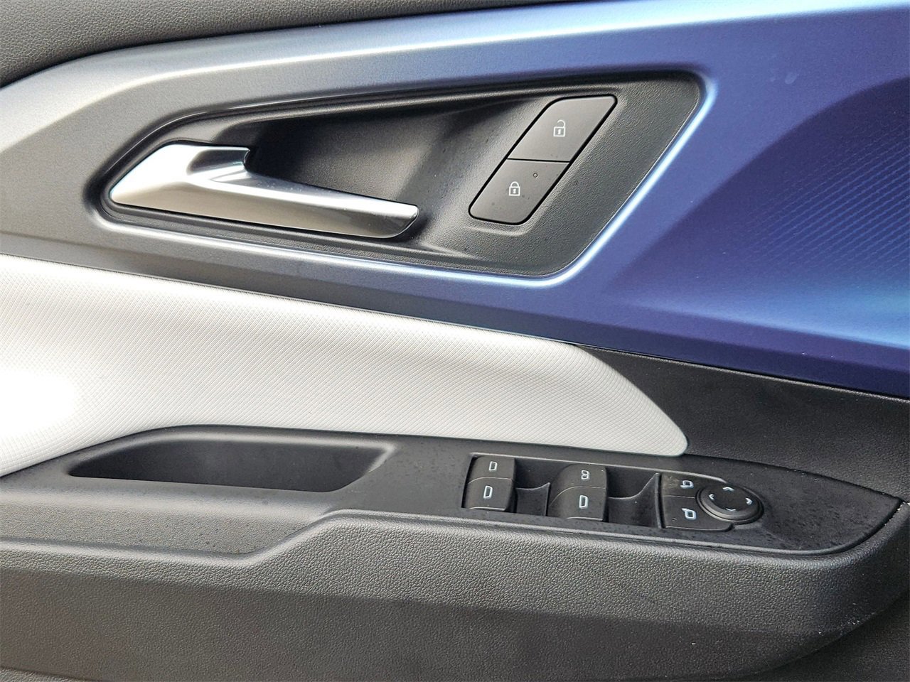 New 2026 Chevrolet Equinox EV LT image 8